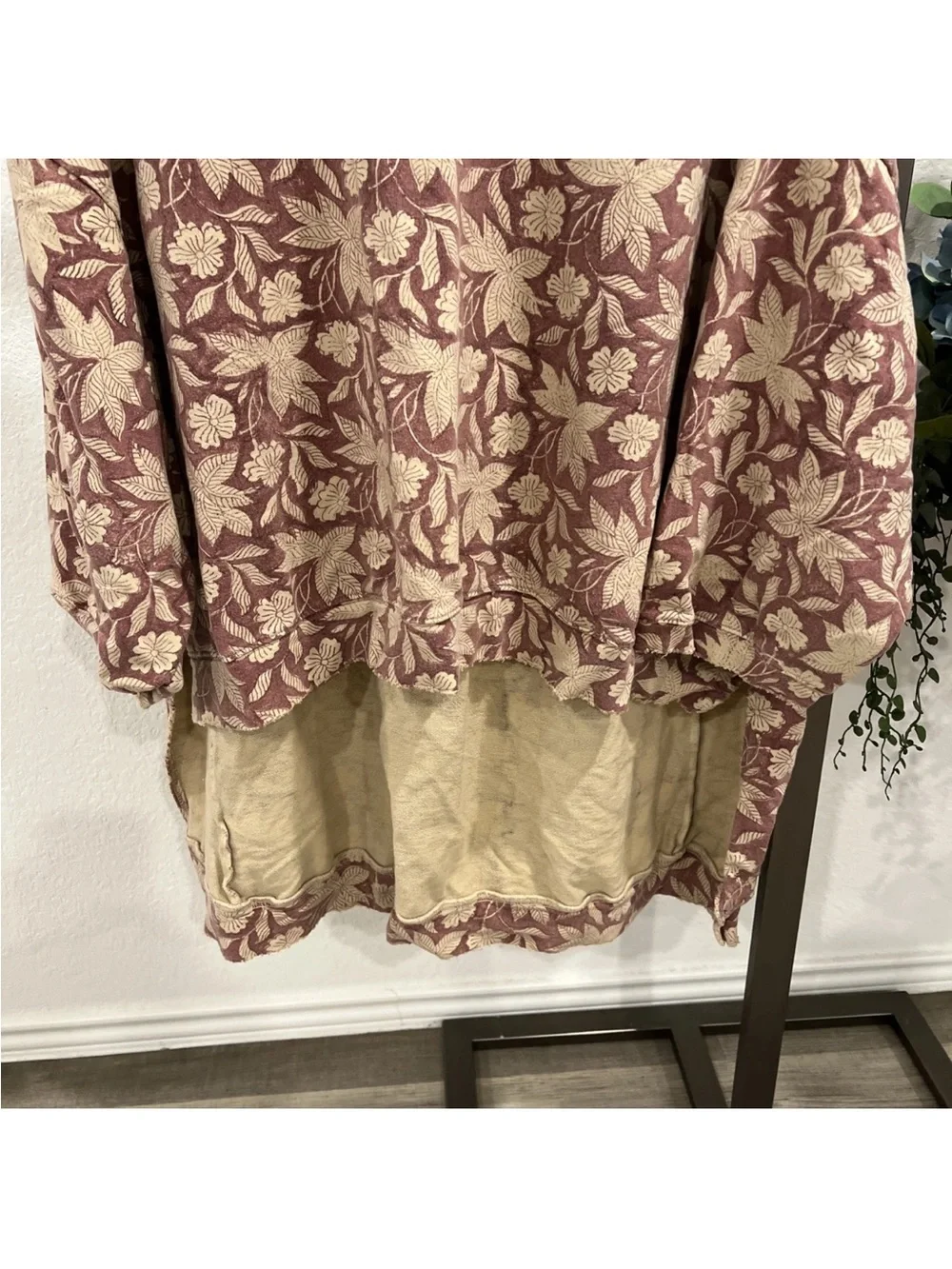Magnolia Pearl Excellent condition Dusty Rose Floral Layered Tunic (item A37) - Picture 4 of 7